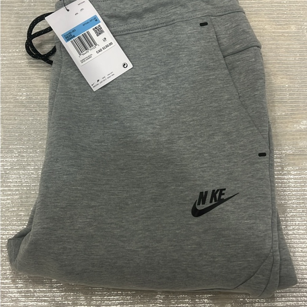NWT Nike Tech Fleece Joggers CU4495-063 Mens M Gray